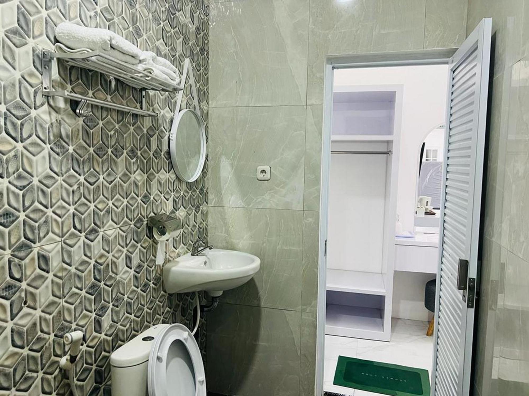 Urbanview Hotel Nimara Ngawi By Reddoorz Extérieur photo