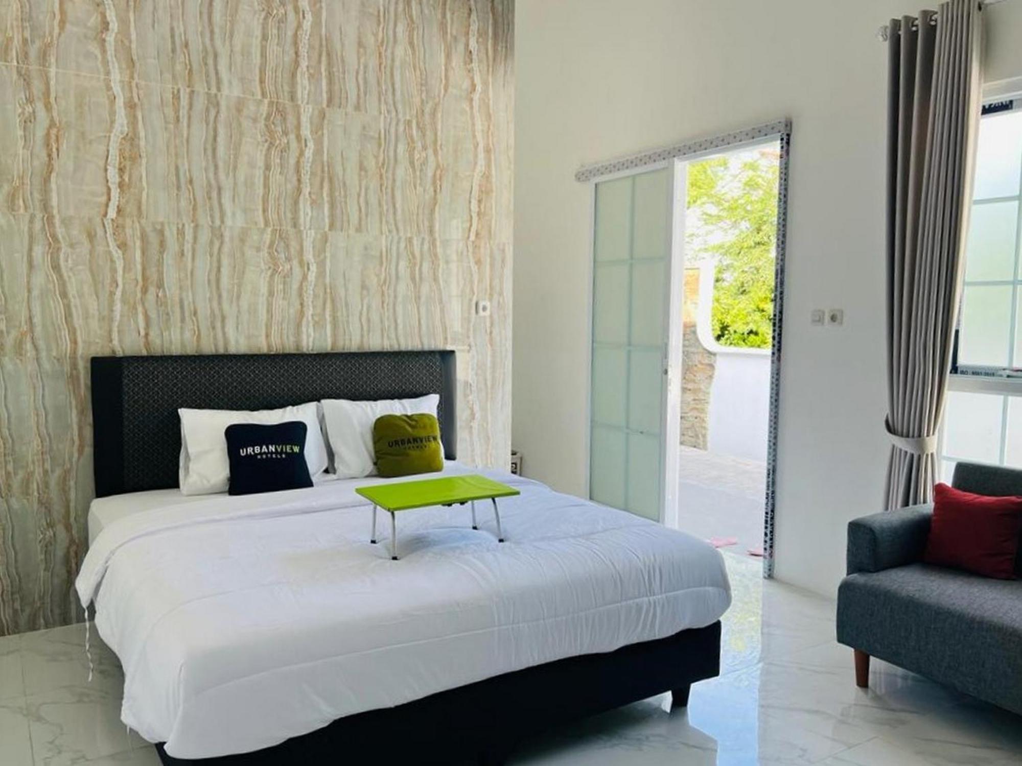 Urbanview Hotel Nimara Ngawi By Reddoorz Extérieur photo