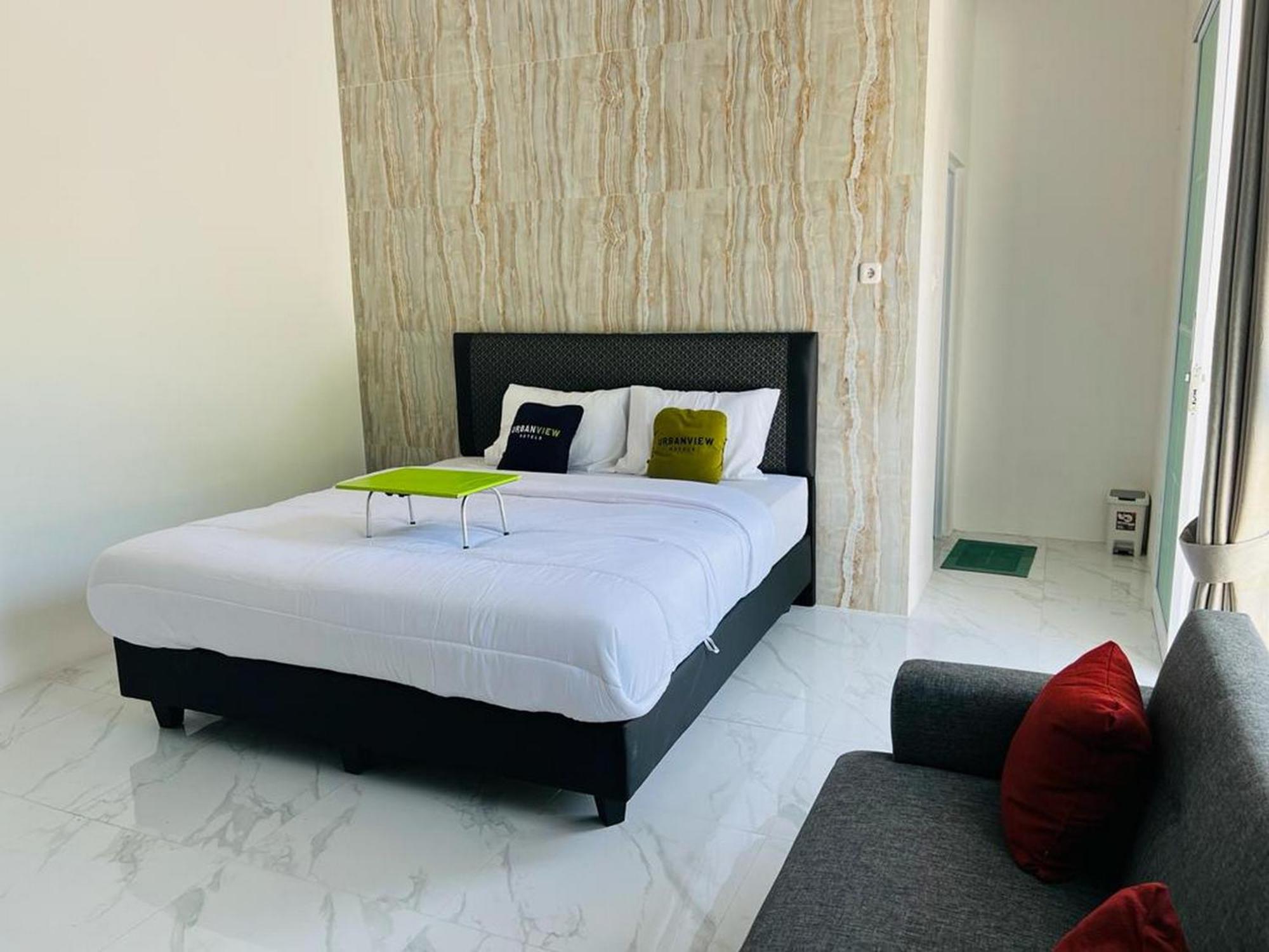 Urbanview Hotel Nimara Ngawi By Reddoorz Extérieur photo