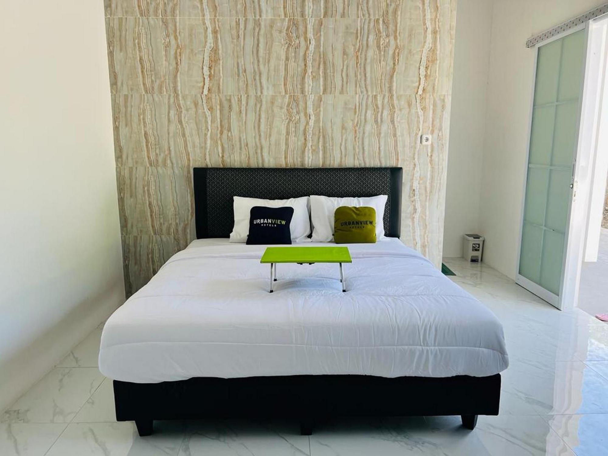 Urbanview Hotel Nimara Ngawi By Reddoorz Extérieur photo