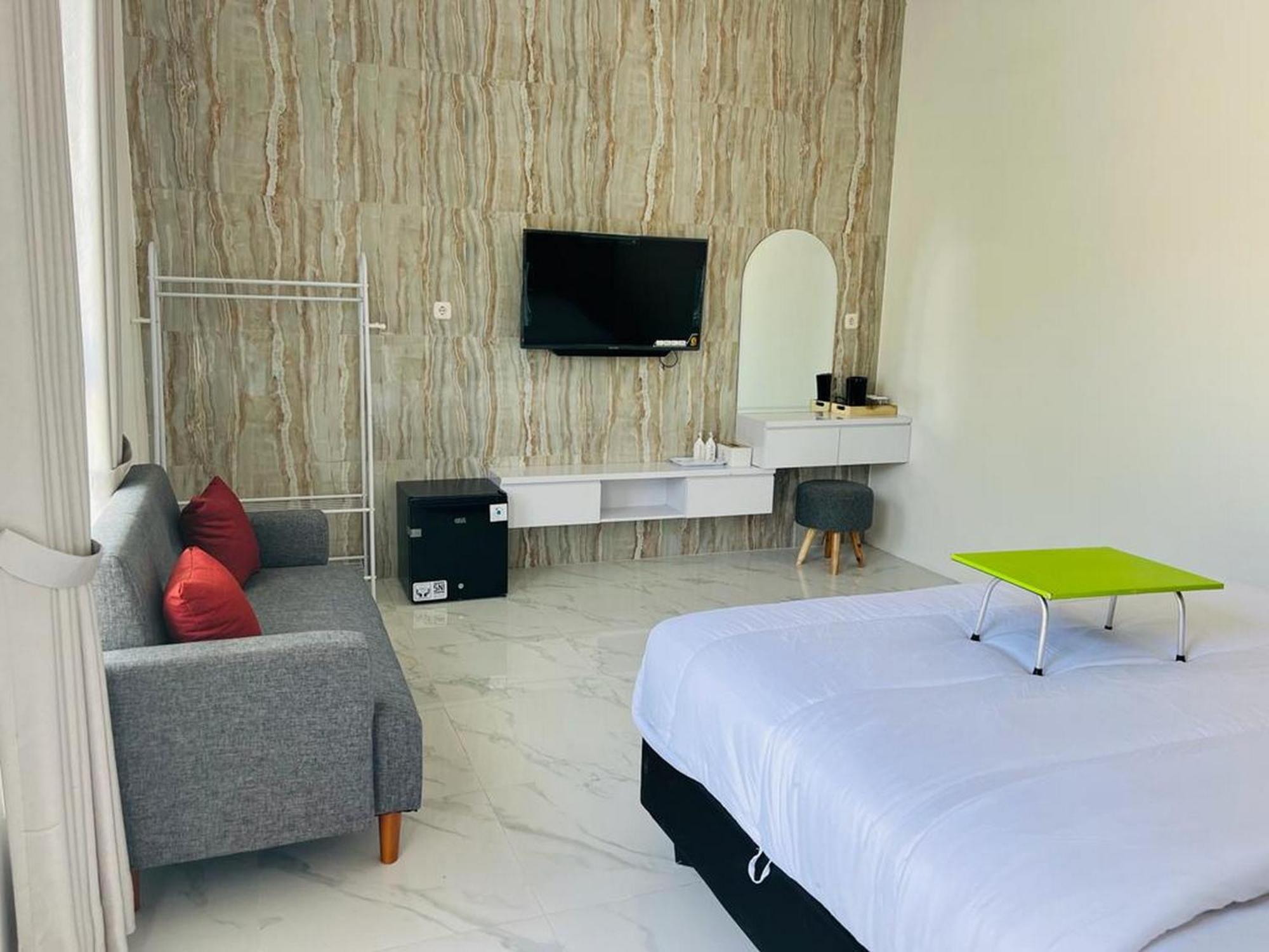 Urbanview Hotel Nimara Ngawi By Reddoorz Extérieur photo