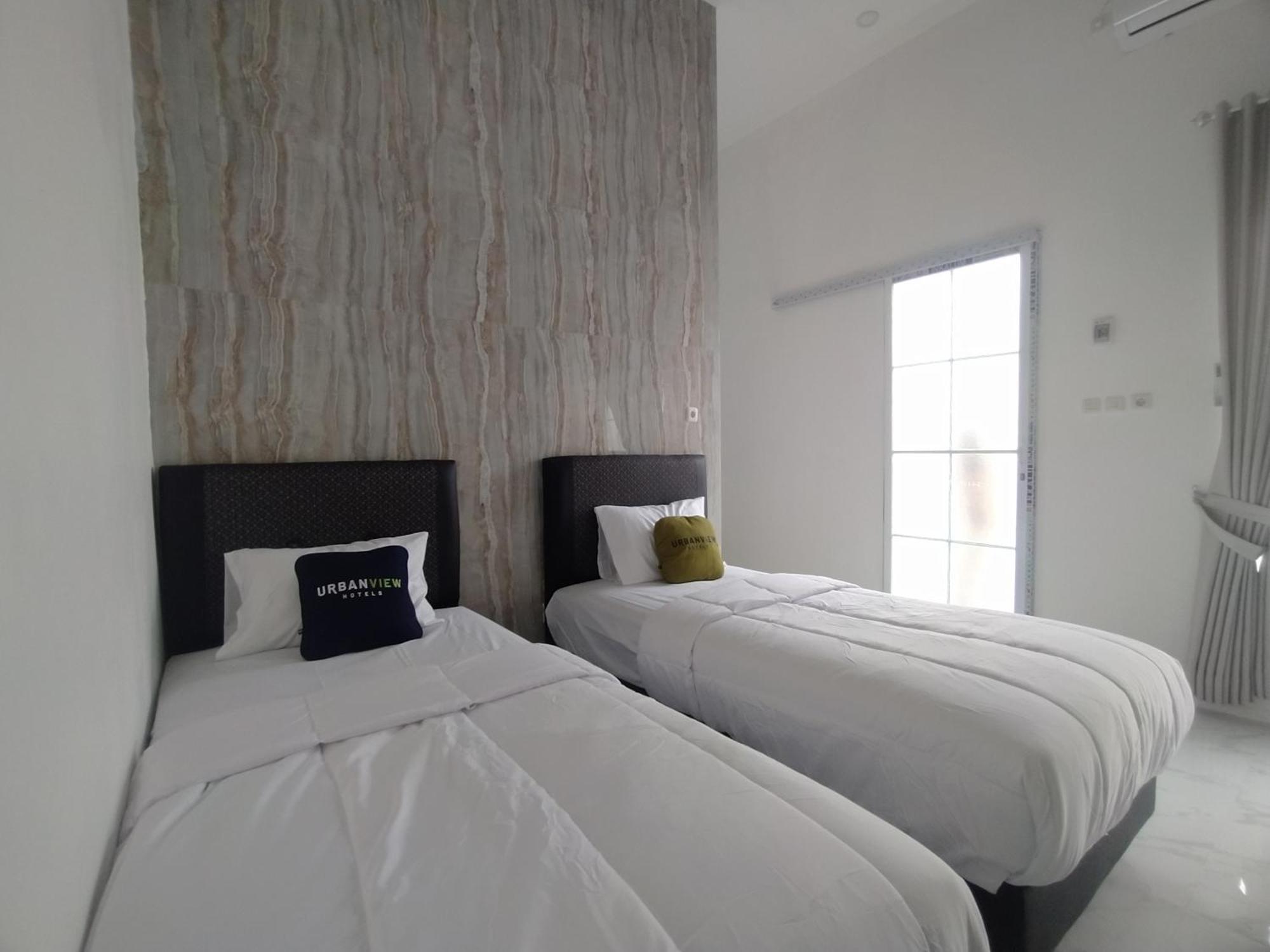 Urbanview Hotel Nimara Ngawi By Reddoorz Extérieur photo