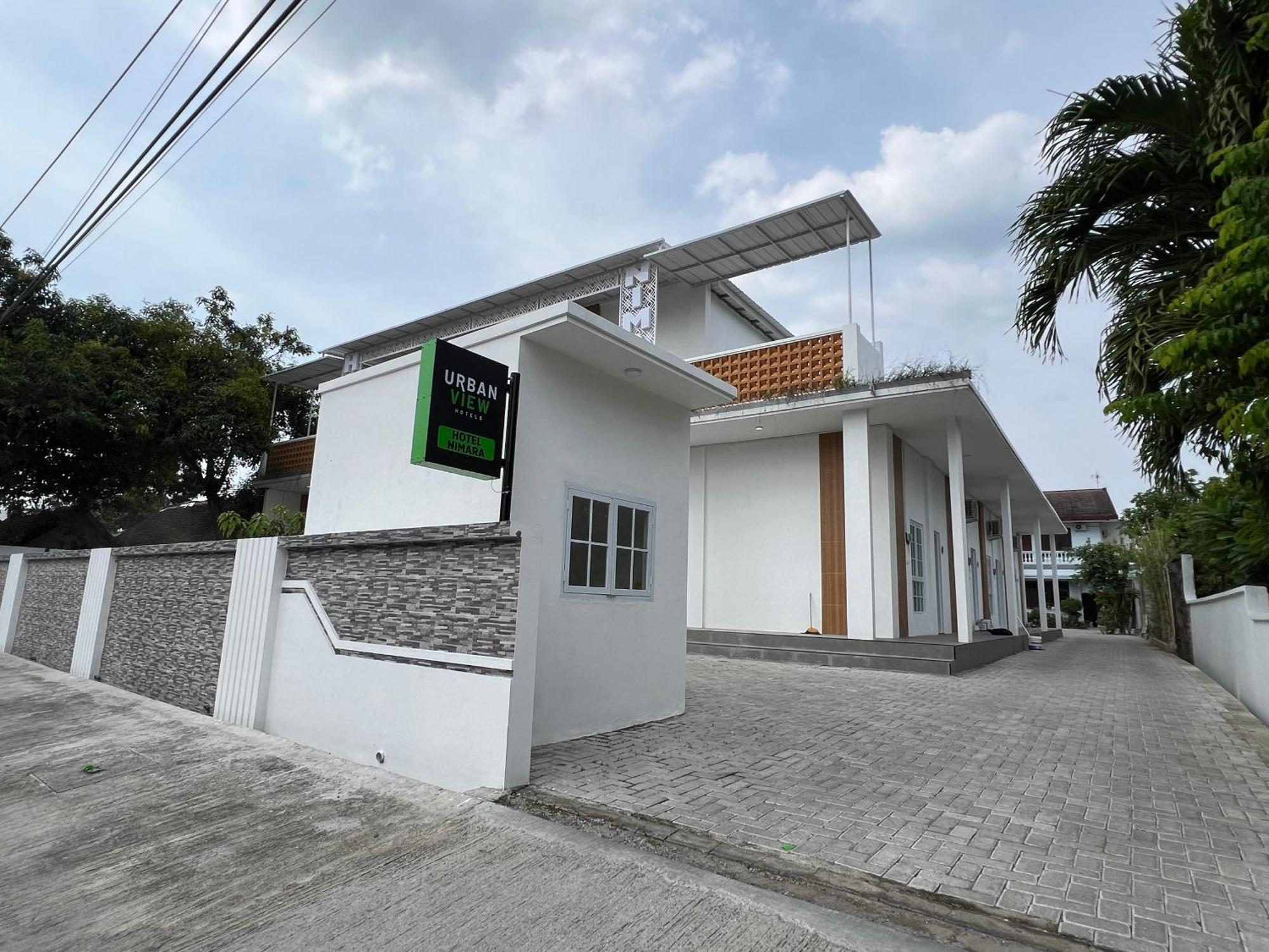 Urbanview Hotel Nimara Ngawi By Reddoorz Extérieur photo