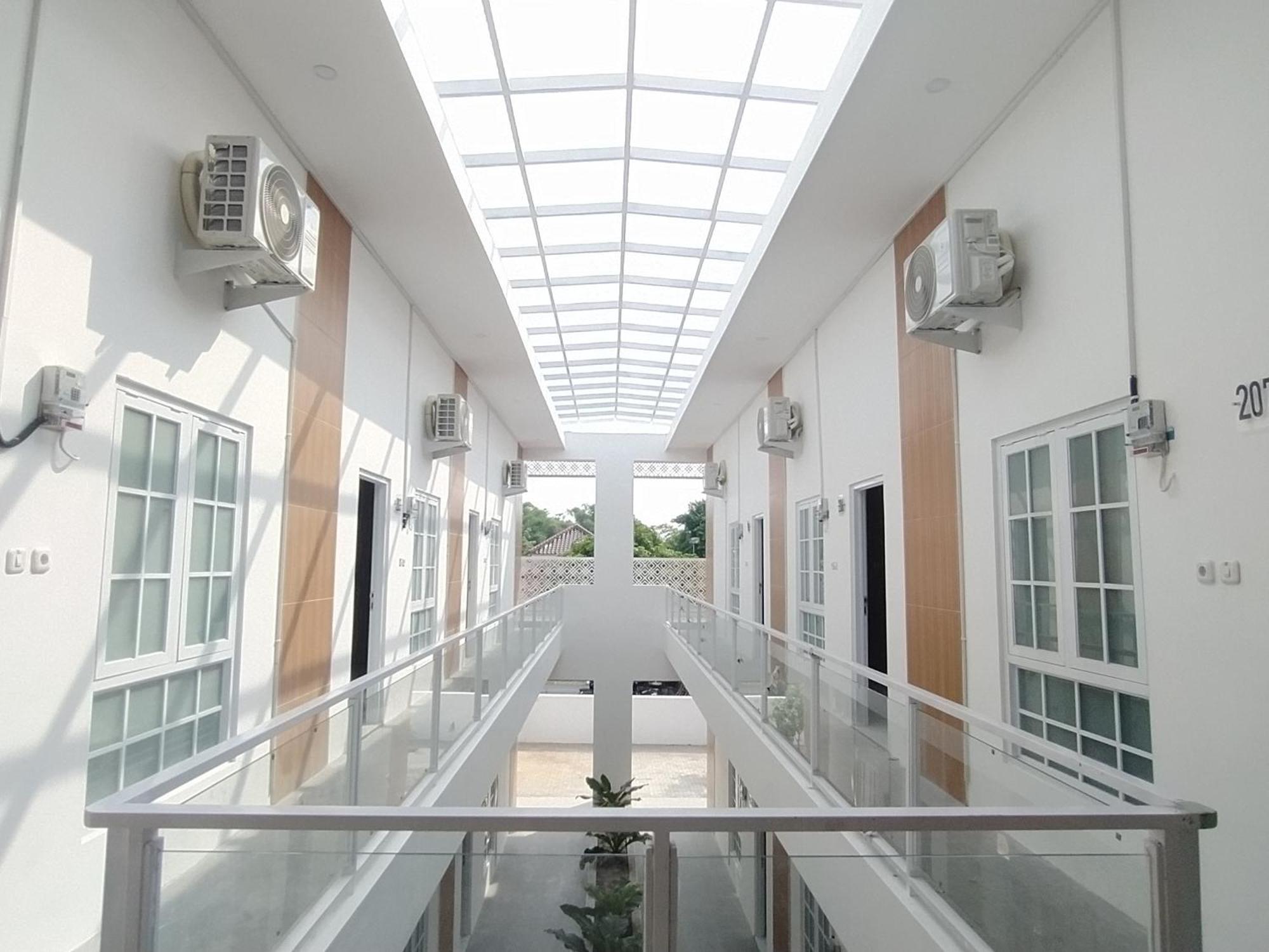 Urbanview Hotel Nimara Ngawi By Reddoorz Extérieur photo