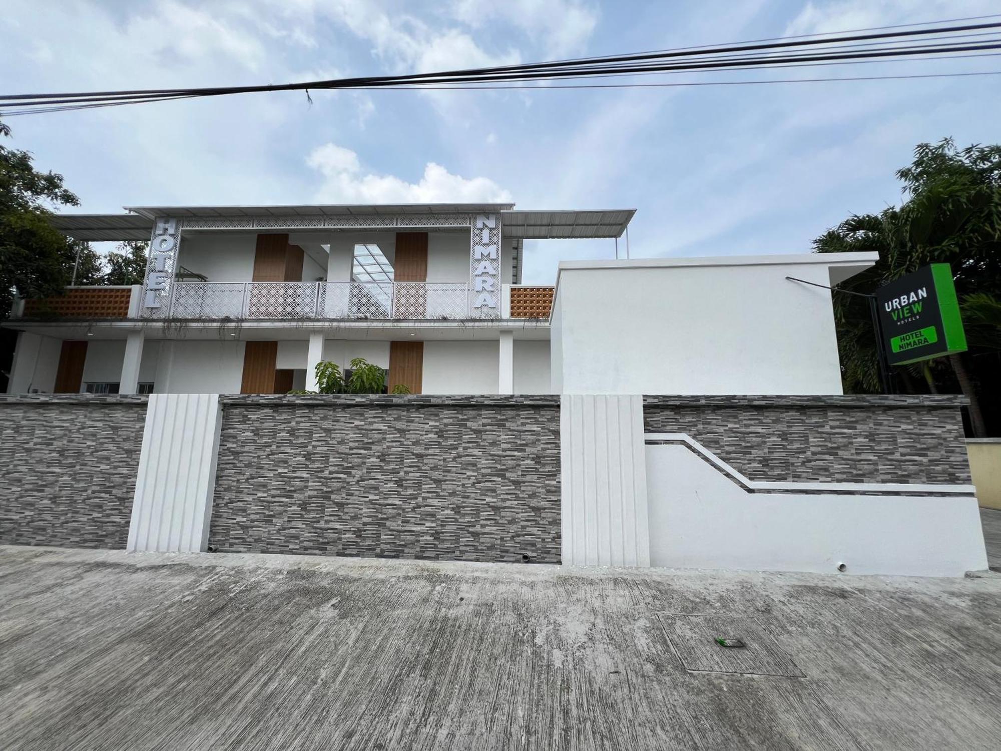 Urbanview Hotel Nimara Ngawi By Reddoorz Extérieur photo